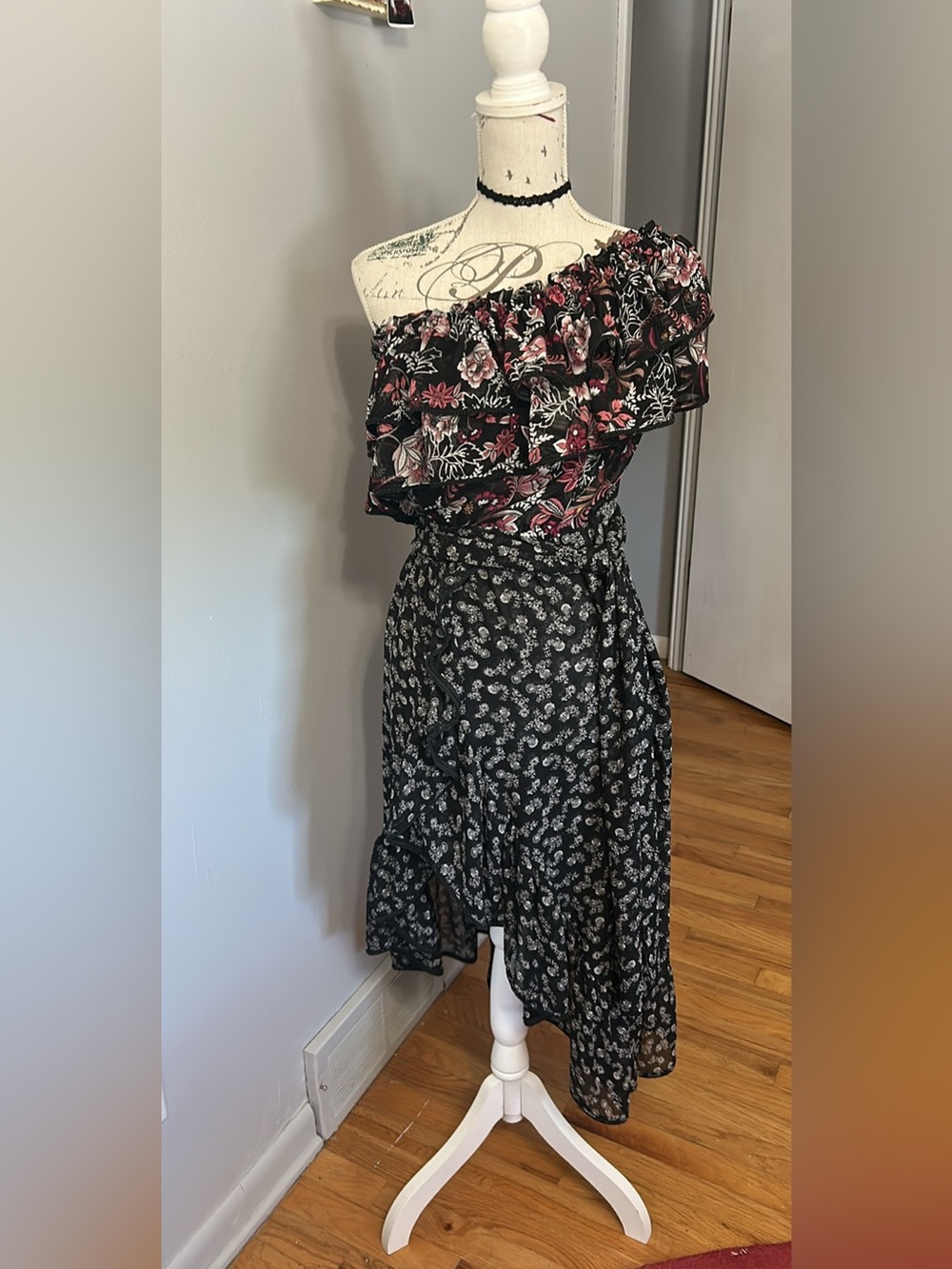 One-Shoulder Black Floral Ruffle Midi Dress